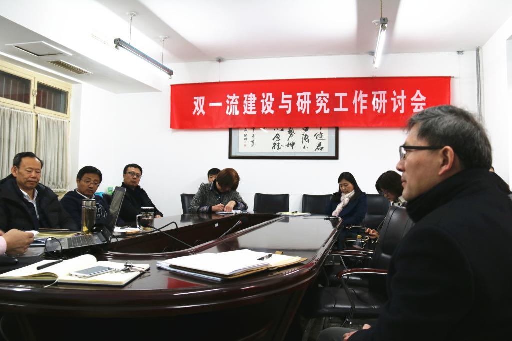 图2:4556银河国际全体教师就学校新时期的发展任务进行深入讨论